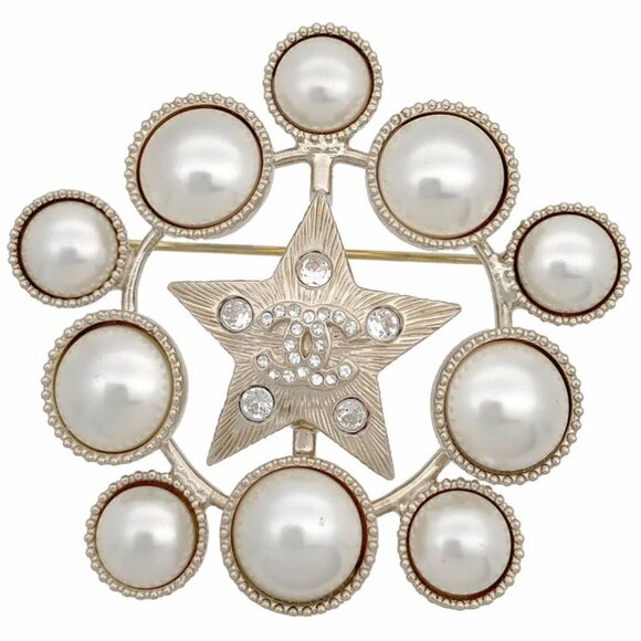 CHANEL CC Logo Rhinestone Pearl Star Brooch Gold Tone Pin B19B Auth #9993 - Picture 1 of 8